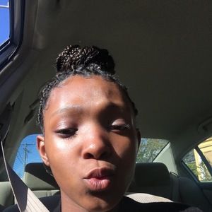 Meet your Posher, Divinia